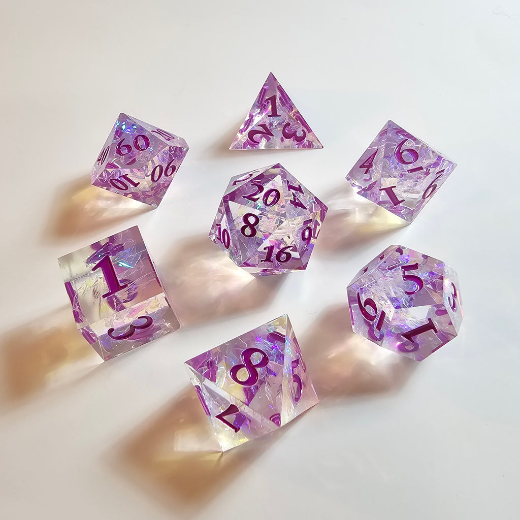 Set di dadi in resina Mystic Veil viola a spigoli vivi