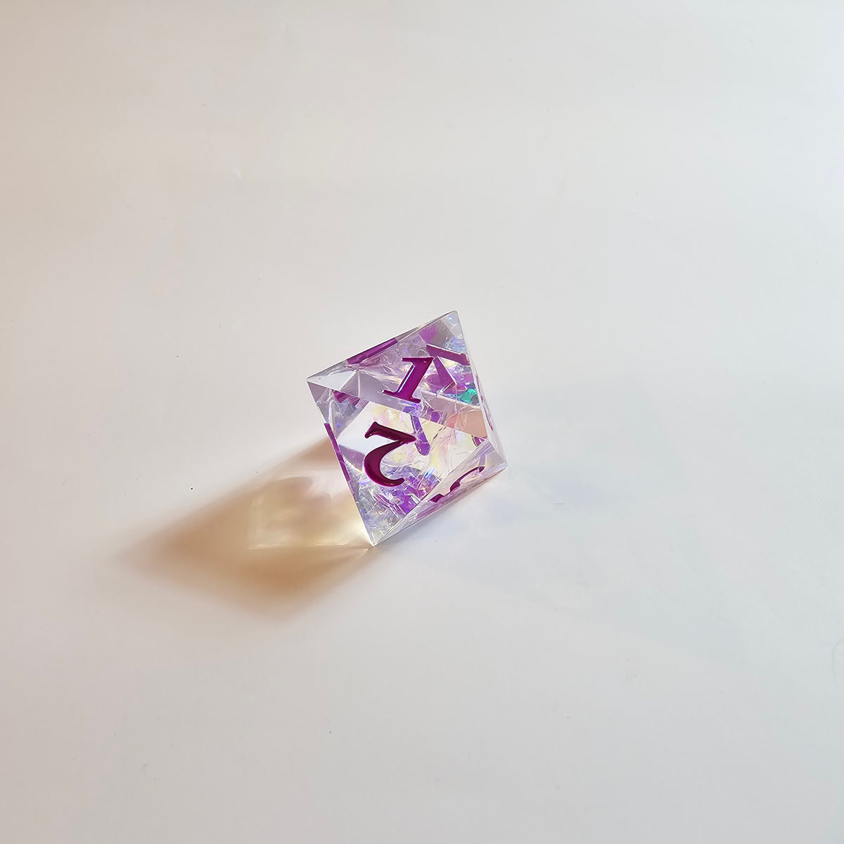 Set di dadi in resina Mystic Veil viola a spigoli vivi