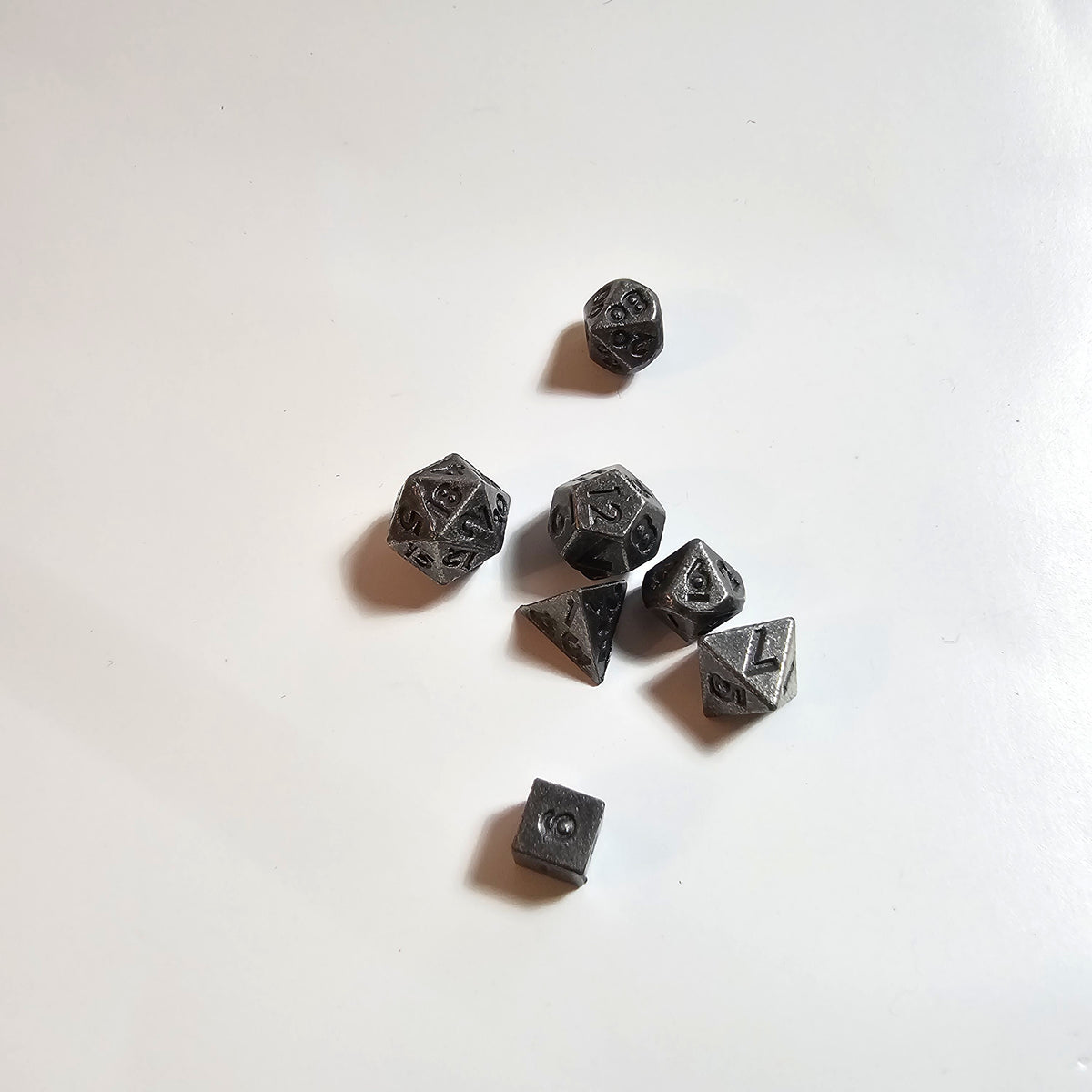 Schwarzes orangefarbenes Medaillon