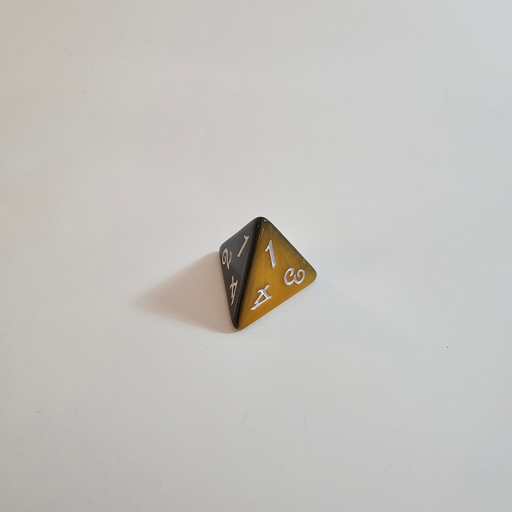 Set di dadi in acrilico a strati nero e arancione