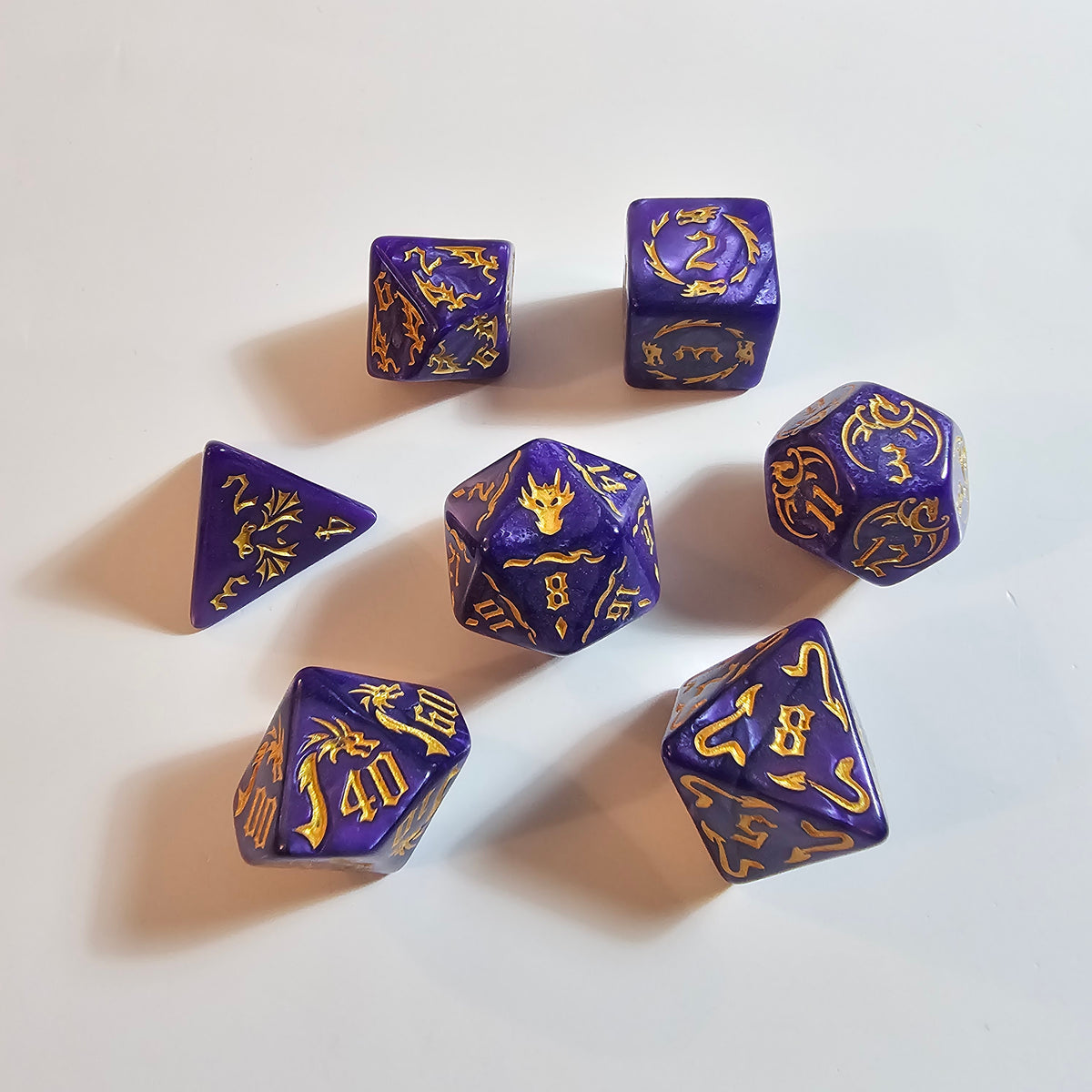 Set di dadi in acrilico Drago Viola