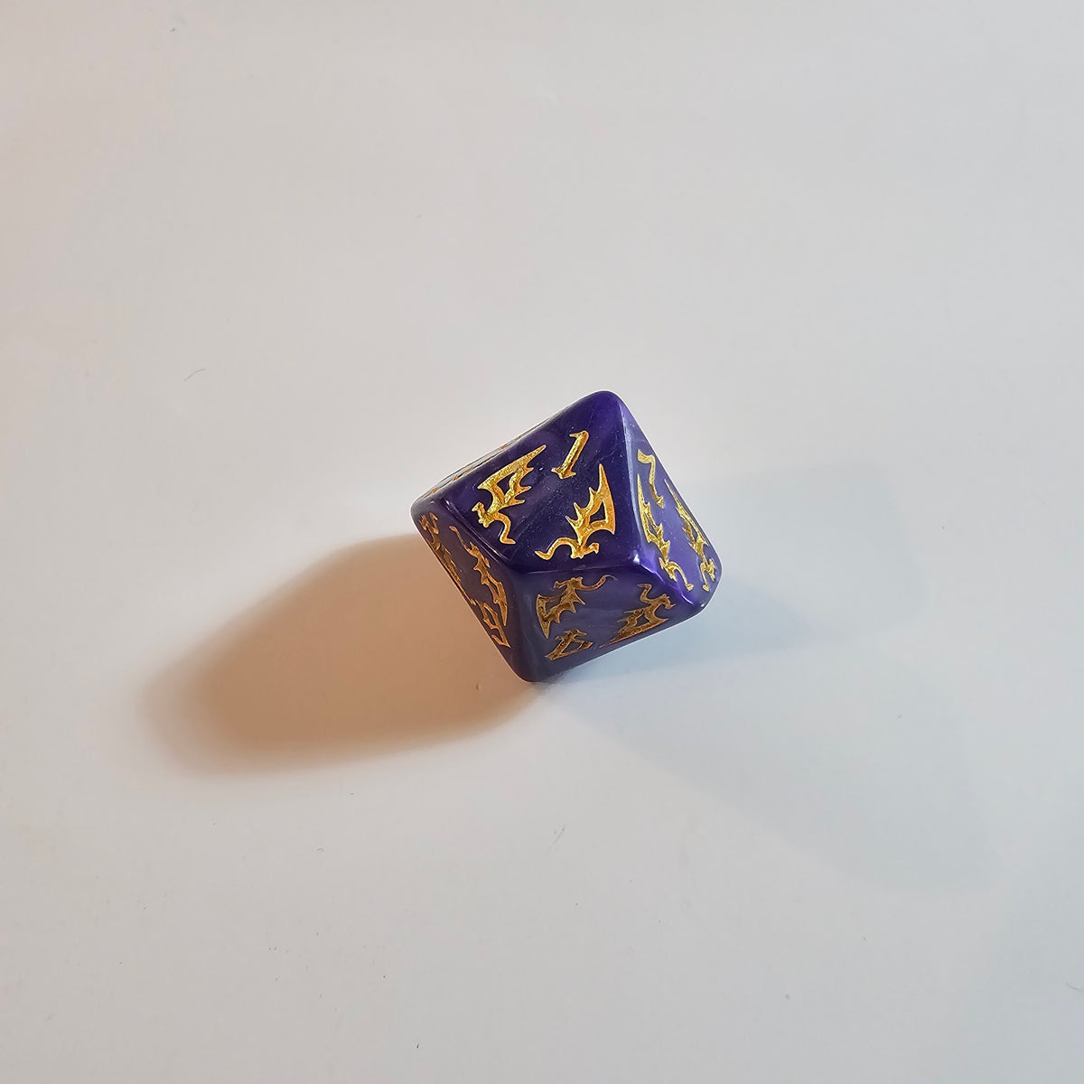 Set di dadi in acrilico Drago Viola