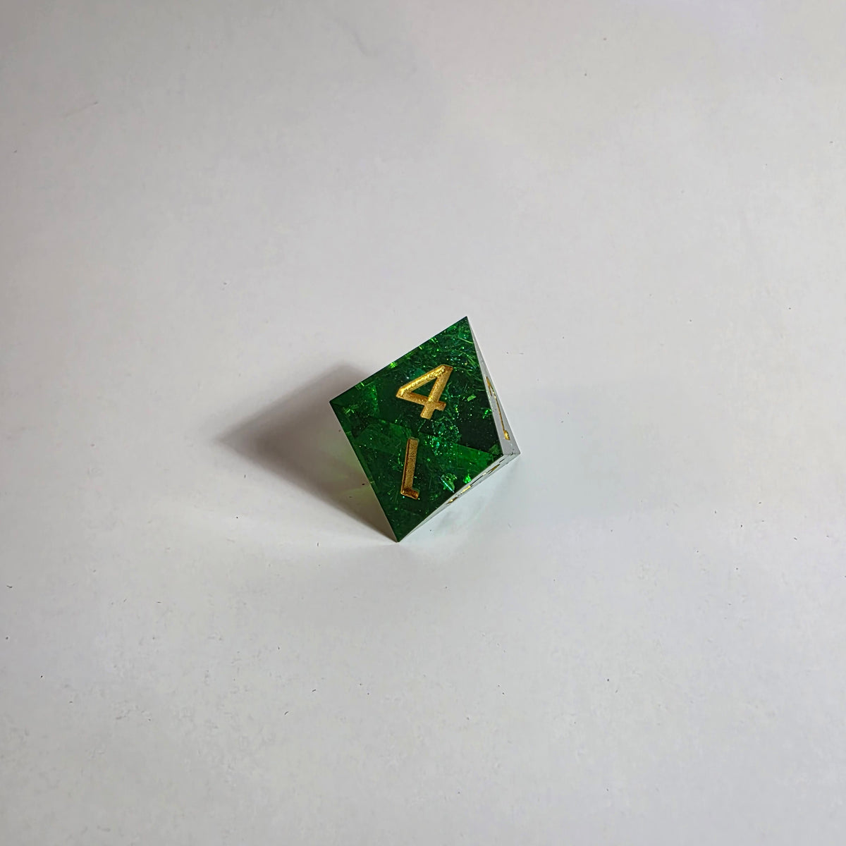 Set di dadi in resina a spigoli vivi verde acido