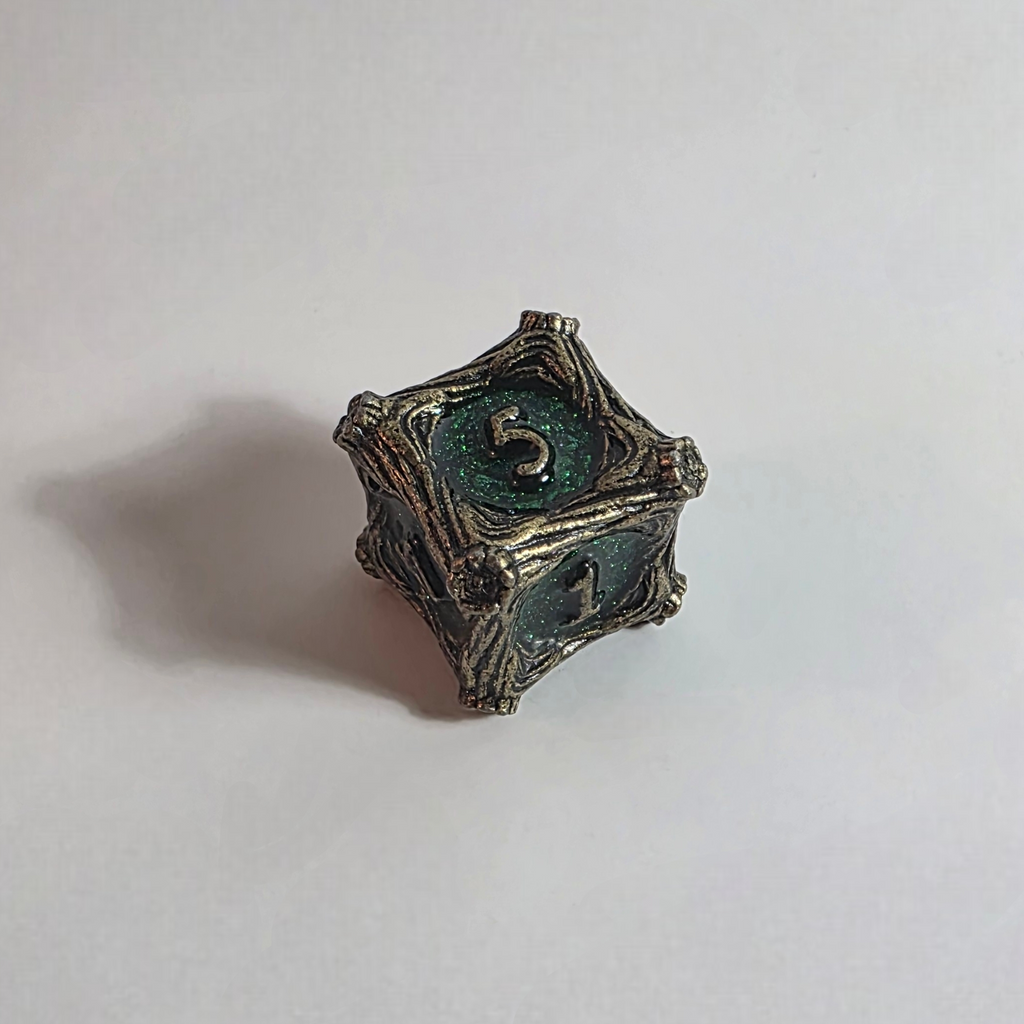 Jeu de dés en métal massif motif nœud druidique