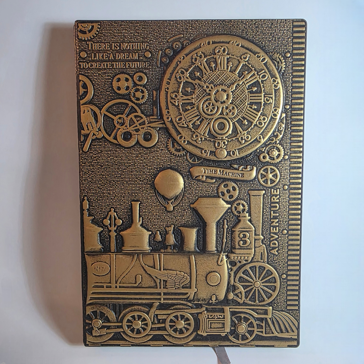 Notizbuch aus Messing mit Dampfzug-Motiv