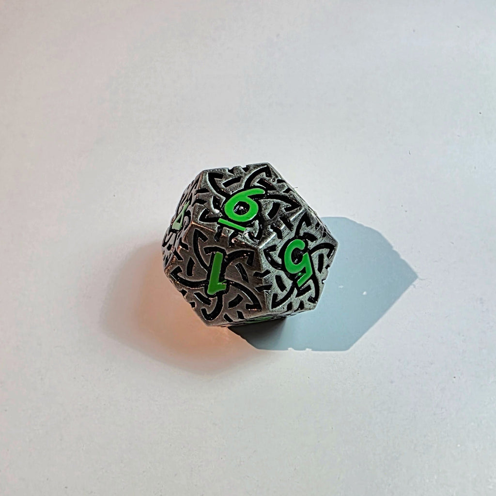 Jeu de dés en métal creux vert nœud celtique