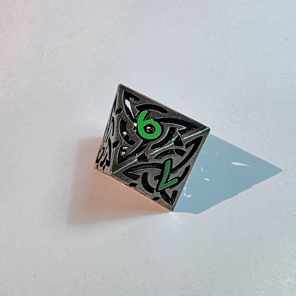 Jeu de dés en métal creux vert nœud celtique