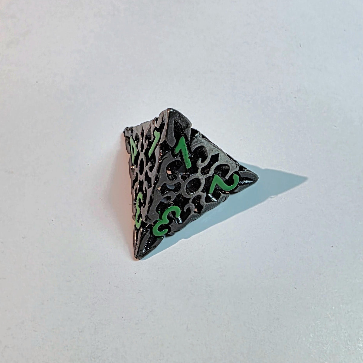 Jeu de dés en métal creux vert nœud celtique