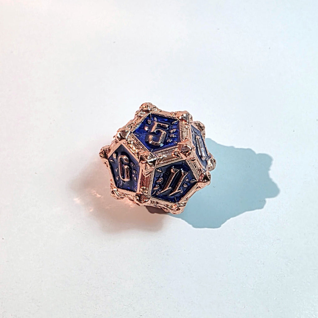 Juego de dados de metal sólido Deathmask en color azul cobrizo