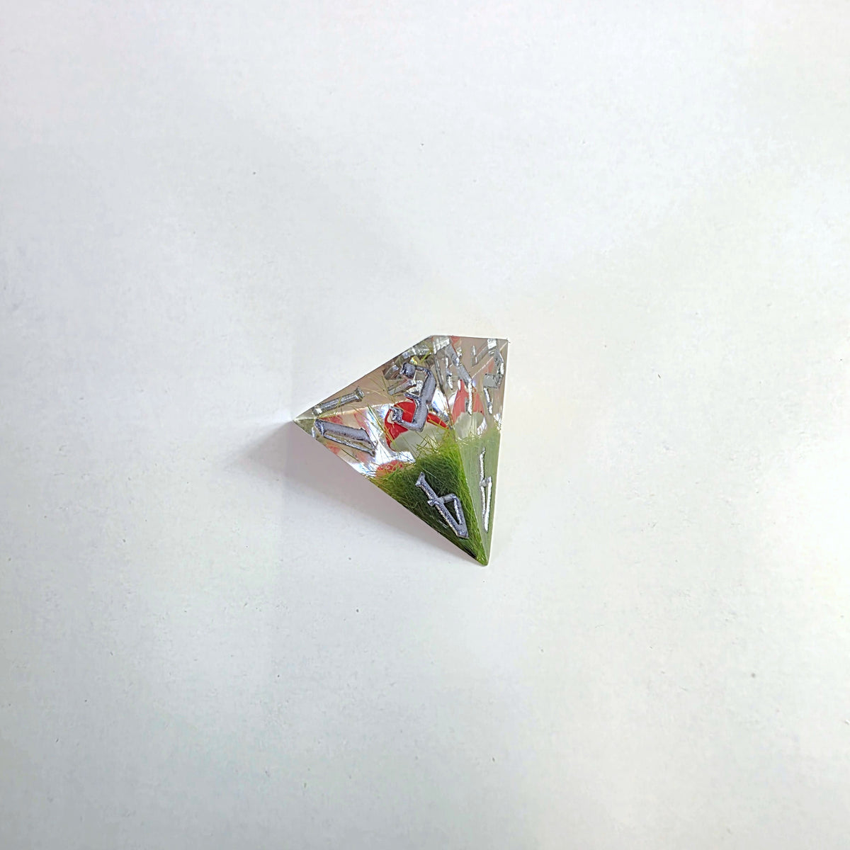 Juego de dados de resina hechos a mano de hongo rojo