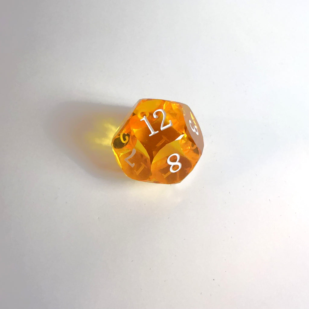 Juego de dados de resina de corte de gema hecho a mano amarillo