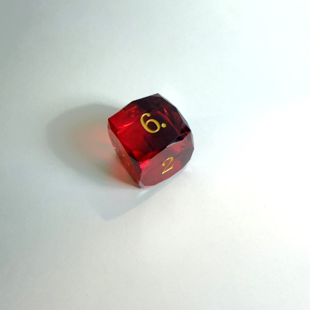 Jeu de dés en résine rouge fait main taille pierre précieuse