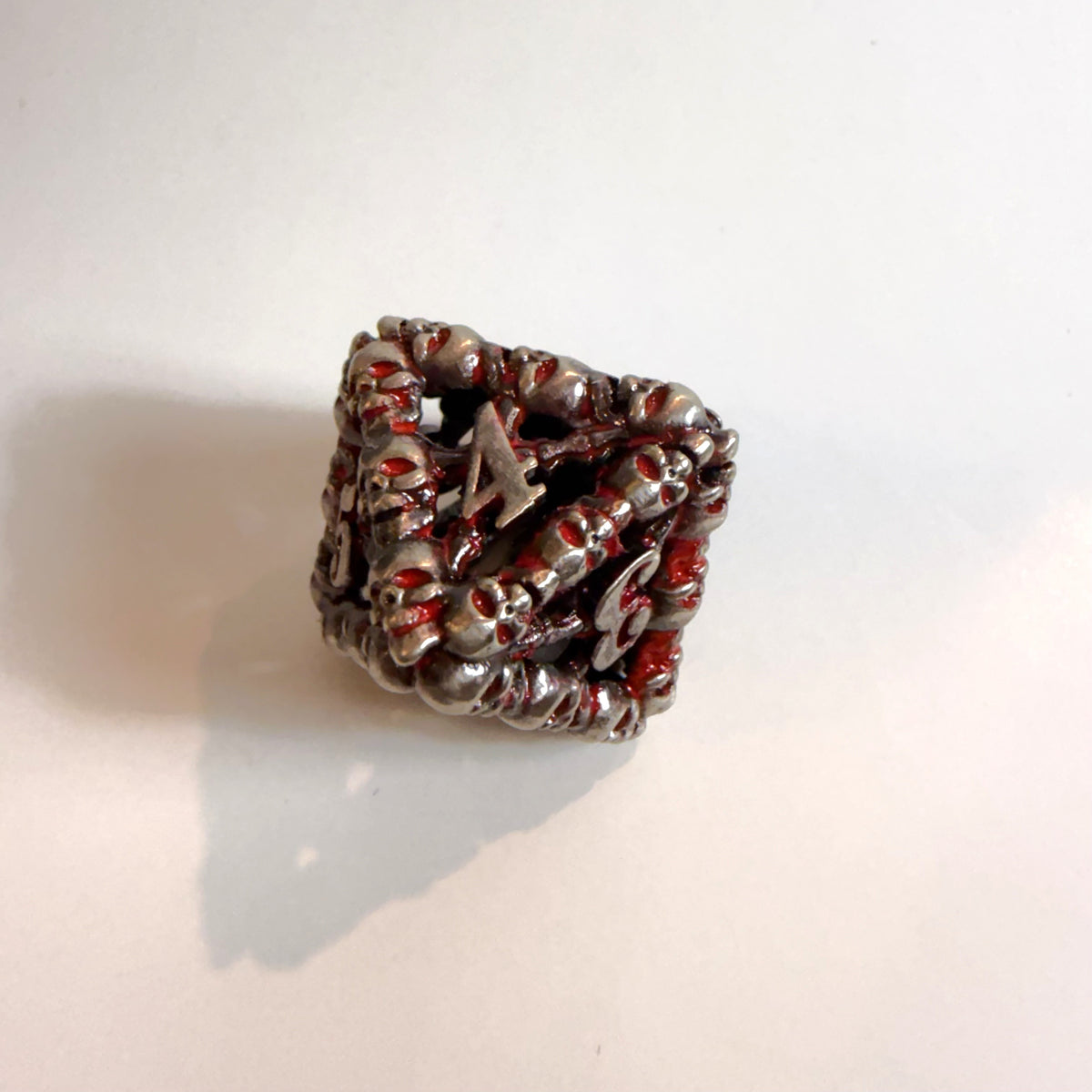 Bloodforged Cell – Hohles Metall-Würfelset