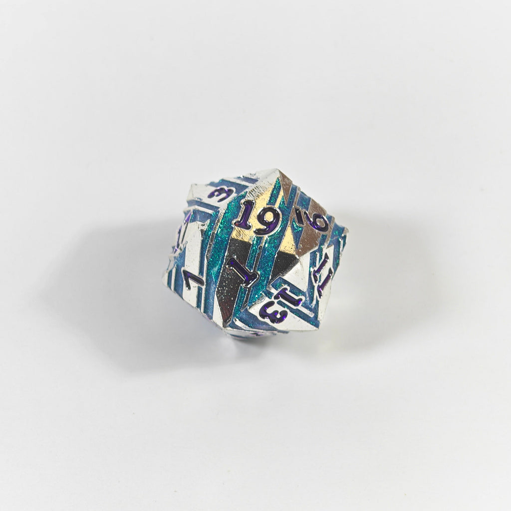 طقم نرد معدني سادة بخطوط زرقاء مخضرة فضية