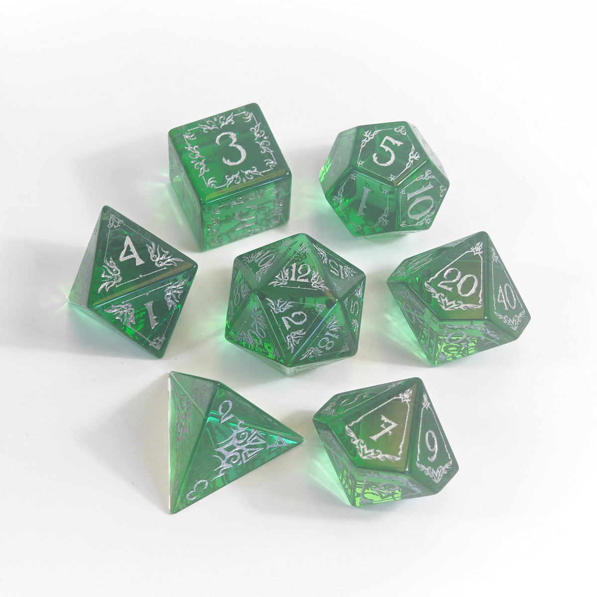 Set de dés en verre vert translucide