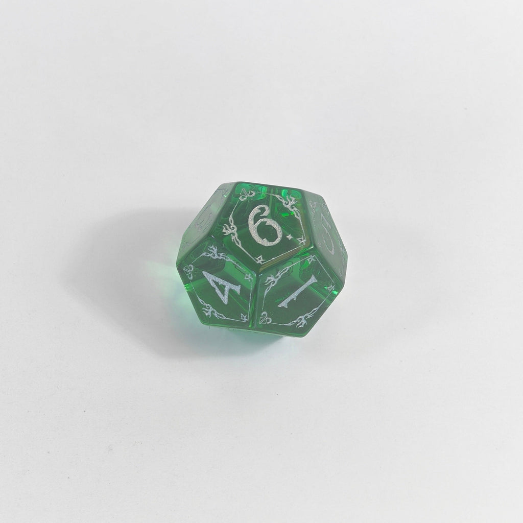 Set di dadi in vetro verde traslucido