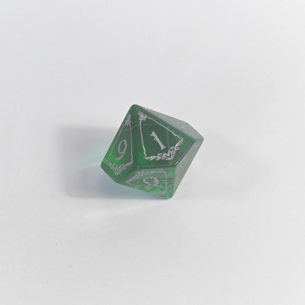 Set di dadi in vetro verde traslucido