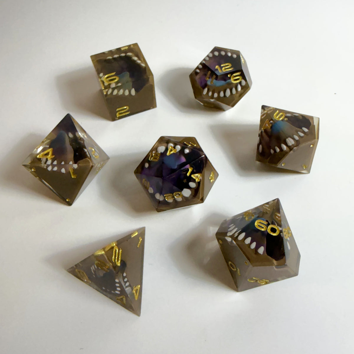 Комплект ръчно изработени зарчета „Мимик“ от смола