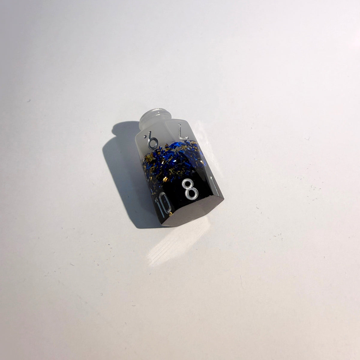 Flaconi di resina nero bianco blu