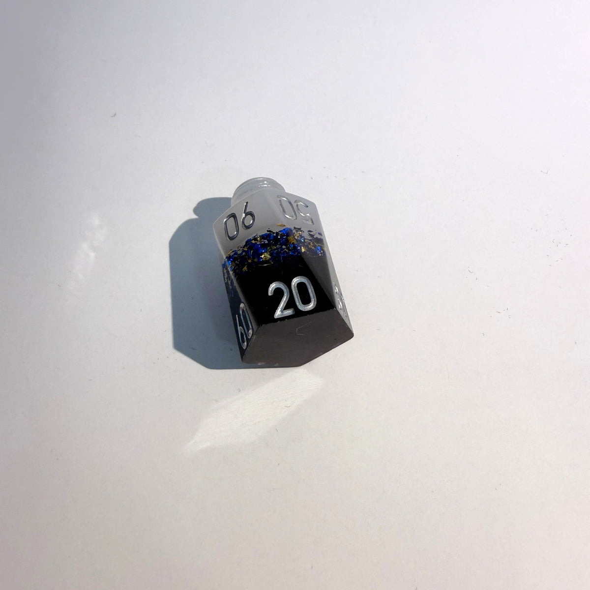 Flaconi di resina nero bianco blu