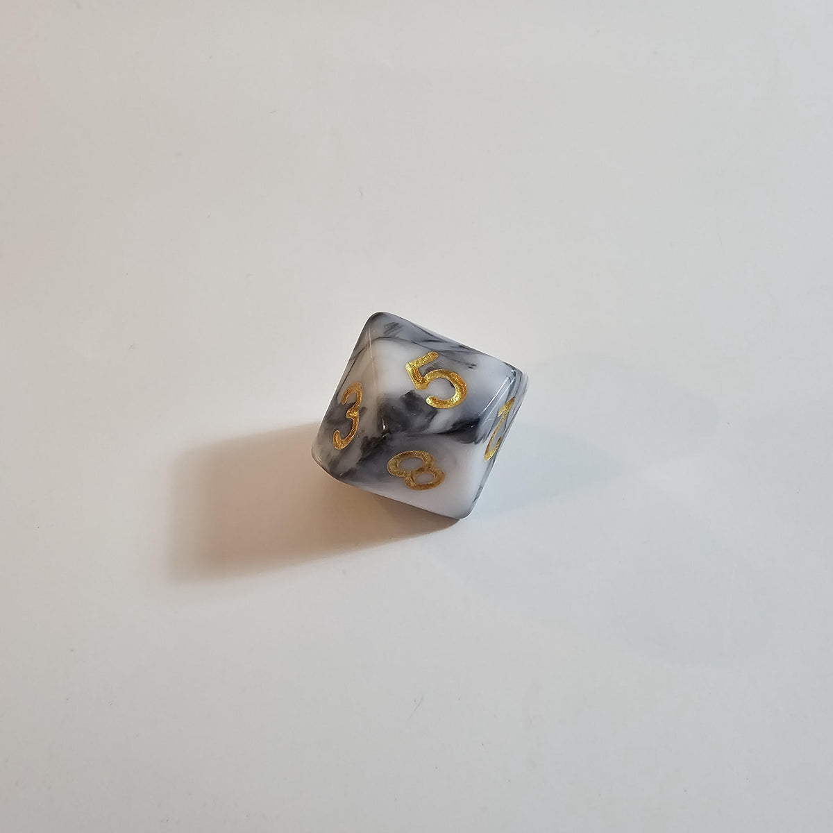 Set de dés en acrylique Marble Eclipse