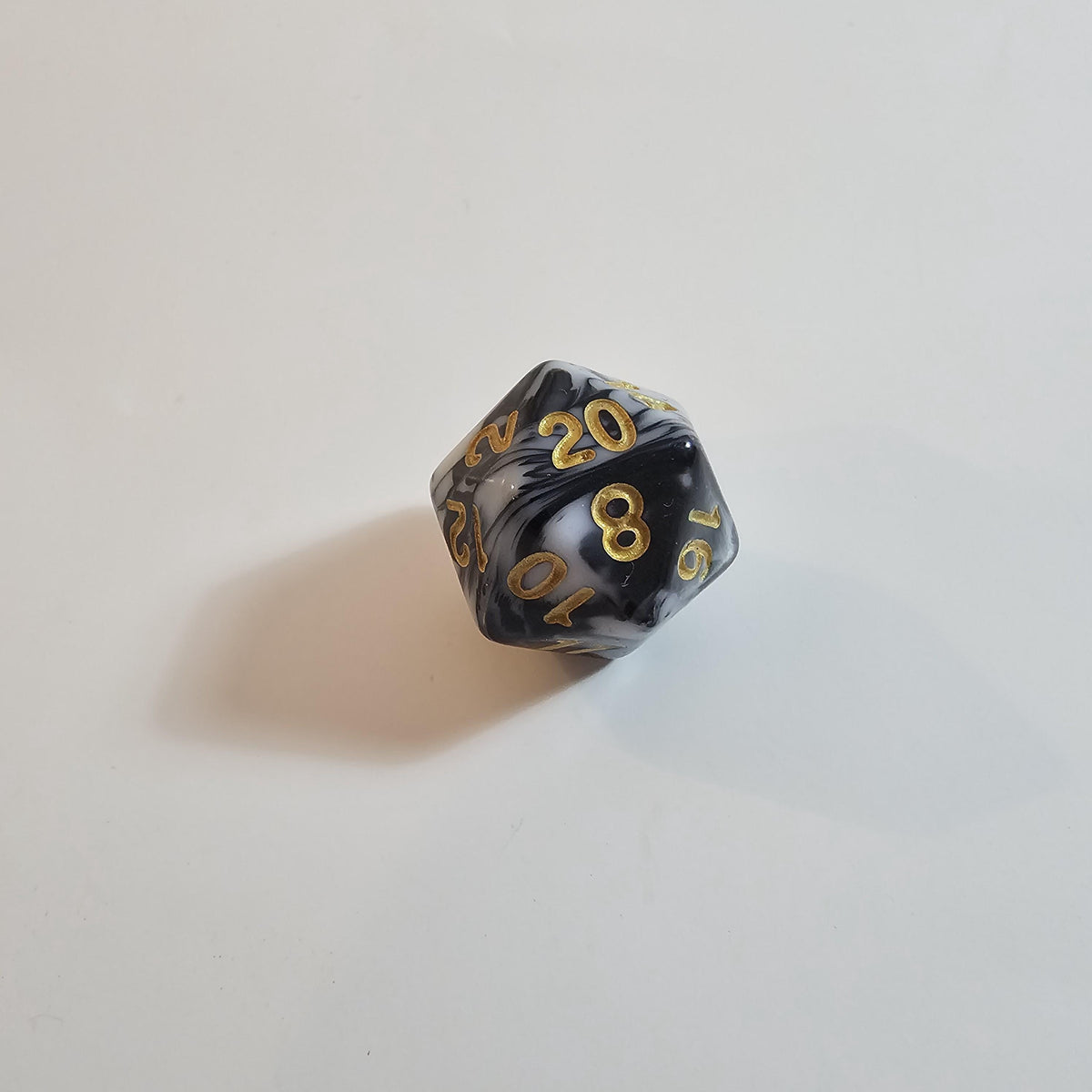 Set de dés en acrylique Marble Eclipse