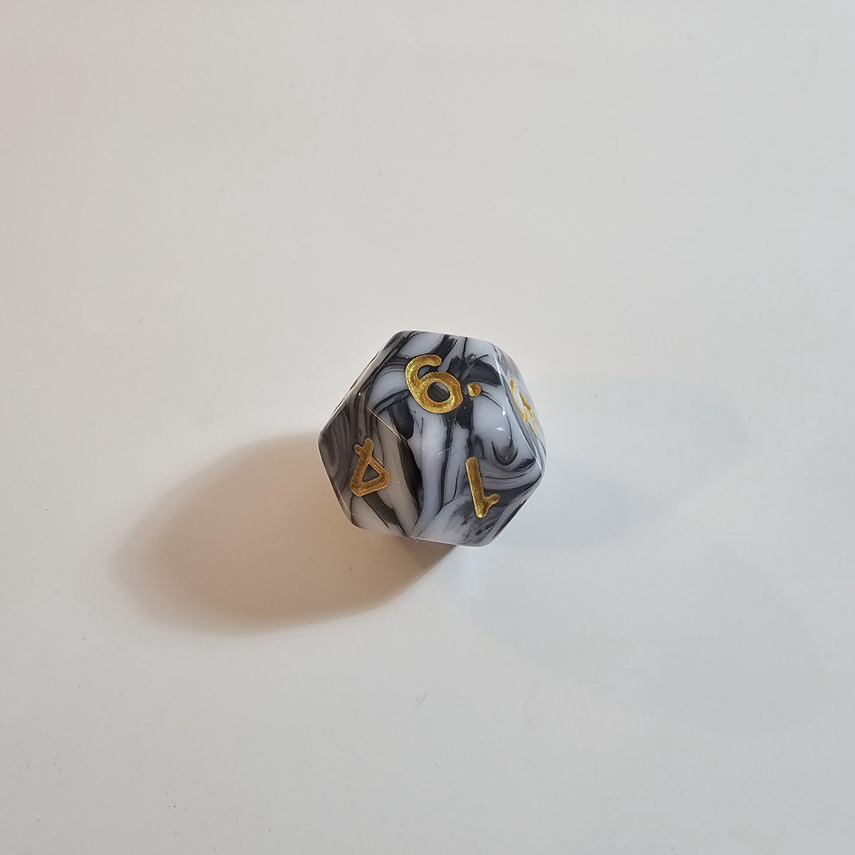 Set de dés en acrylique Marble Eclipse