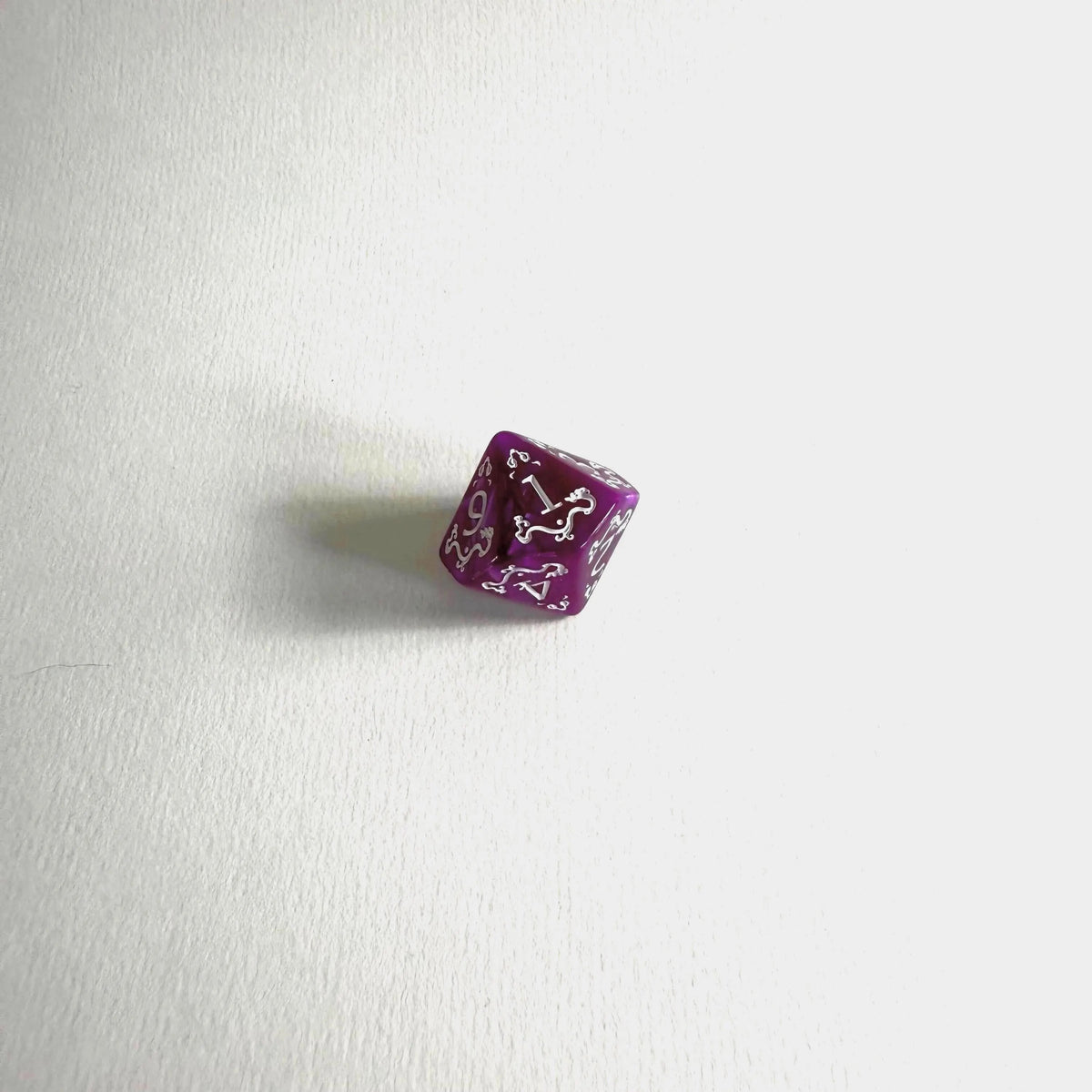 Jeu de dés en acrylique Magenta Mystique