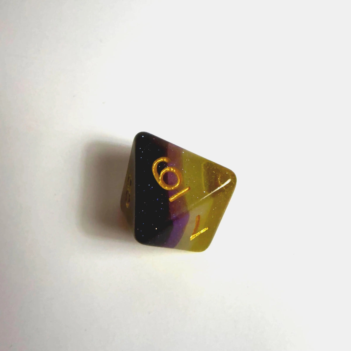 Acryl-Würfelset in den Farben der Non-Binary-Pride-Flagge